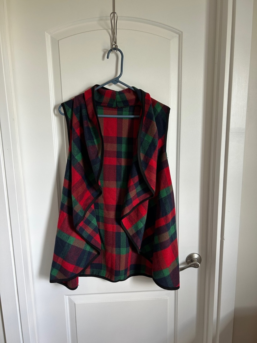 Sleeveless Plaid Hooded Vest in Red, Green & Navy
